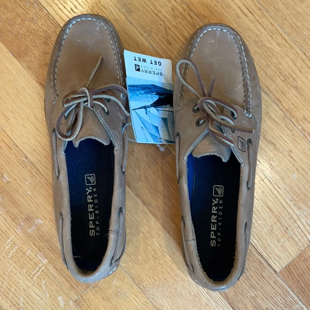New with tags classic sperry boat shoes in size 7 - Picture 1 of 3